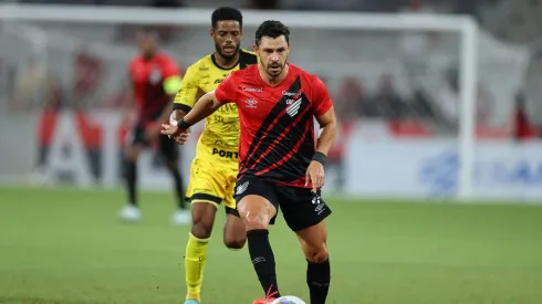 Foto: José Tramontin/athletico.com.br – Giuliano durante compromisso no Campeonato Paranaense de 2025.