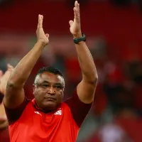 Roger Machado se ‘derrete’ por Johan Carbonero como ‘camisa 10’ do Internacional: “Consegue fazer bem”