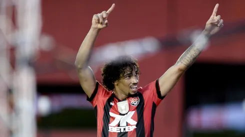 Fabri comemorando pelo Vitória no Campeonato Baiano – Foto: Jhony Pinho/AGIF
