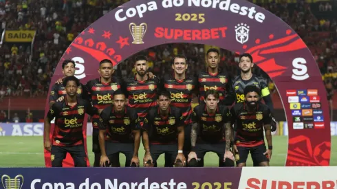 Jogadores do Sport em campo pela Copa do Nordeste – Foto: Marlon Costa/AGIF