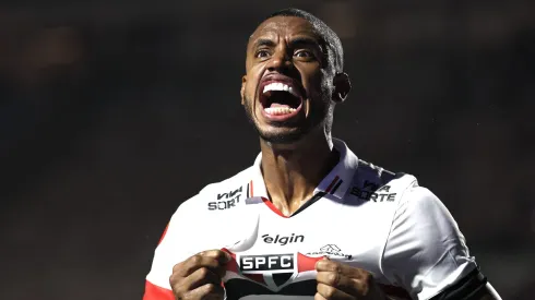 Andre Silva jogador do Sao Paulo comemora seu gol durante partida contra o Portuguesa no estadio Pacaembu pelo campeonato Paulista 2025.