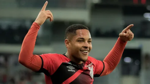 Vitor Roque jogador do Athletico-PR comemora seu gol durante partida contra o Libertad no estadio Arena da Baixada pelo campeonato Copa Libertadores 2022.