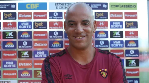 Pepa tecnico do Sport durante a partida entre Sport e Moto Club na Ilha do Retiro em Recife (PE), pela Copa do Nordeste 2025. Foto: Marlon Costa/AGIF