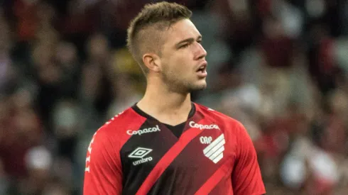 Bissoli durante confronto entre Athletico-PR e Londrina no Campeonato Paranaense de 2022.