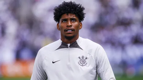 Hugo Souza jogador do Corinthians durante aquecimento antes da partida contra o Vasco no estadio Arena Corinthians pelo campeonato Brasileiro A 2024.