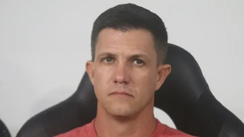 PR – CURITIBA – 28/01/2025 – PARANAENSE 2025, ATHLETICO-PR X CIANORTE – Mauricio Barbieri tecnico do Athletico-PR durante partida contra o Cianorte no estadio Arena da Baixada pelo campeonato Paranaense 2025. Foto: Gabriel Machado/AGIF