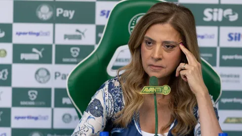 A presidente do Palmeiras leila pereira fala aos jornalistas sobre o caso de racismo sofrido pelo jogador do Palmeiras Luighi em jogo da Libertadores sub-20 antes de apresentacao oficial de Vitor Roque como jogador do Palmeiras em coletiva de imprensa realizada no CT Academia de Futebol. Foto: Ettore Chiereguini/AGIF