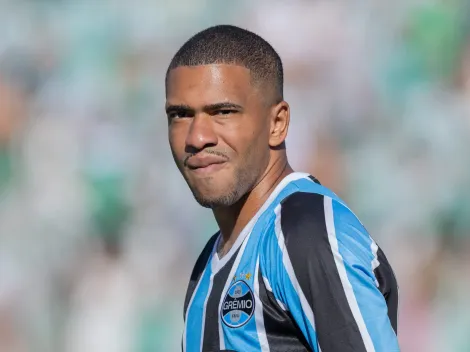 Lucas Esteves admite tristeza em derrota, mas mostra confiança em virada do Grêmio