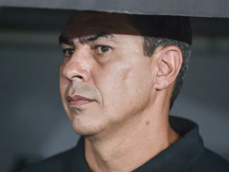 Fábio Carille é avisado que jogador do Vasco se aproxima da Europa