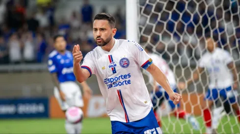 Everton Ribeiro jogador do Bahia durante partida contra o Cruzeiro no estadio Mineirao pelo campeonato Brasileiro A 2024. Foto: Fernando Moreno/AGIF