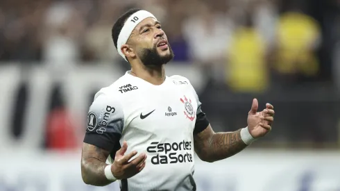 SAO PAULO, BRAZIL – FEBRUARY 26: Memphis Depay of Corinthians reacts during a Copa CONMEBOL Libertadores 2025 match between Corinthians and Universidad Central at Neo Quimica Arena on February 26, 2025 in Sao Paulo, Brazil. (Photo by Alexandre Schneider/Getty Images)