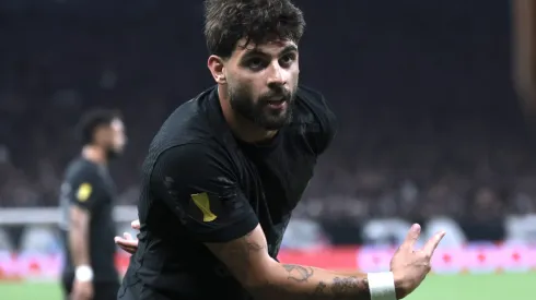 Yuri Alberto durante confronto contra o Santos no Campeonato Paulista de 2025.