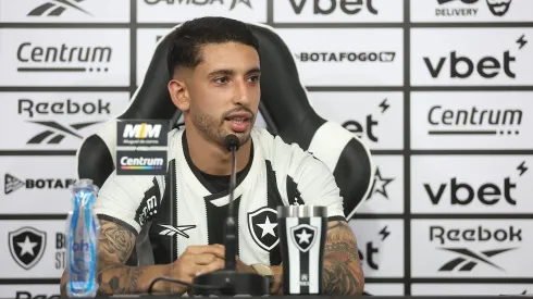 Apresentacao de Santiago Rodriguez do Botafogo no Estadio Nilton Santos. 14 de Marco de 2025, Rio de Janeiro, RJ, Brasil. Foto: Vitor Silva/Botafogo