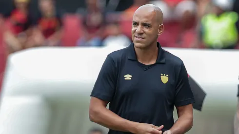 Pepa tecnico do Sport durante partida contra o Santa Cruz no estadio Ilha do Retiro pelo campeonato Pernambucano 2025. Foto: Rafael Vieira/AGIF