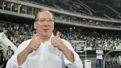 John Textor dono do Botafogo durante partida contra o Fortaleza no estádio Engenhão pelo campeonato BRASILEIRO A 2023. Foto: Thiago Ribeiro/AGIF