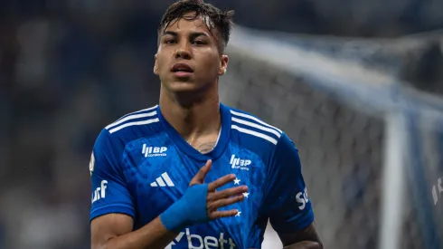 MG – BELO HORIZONTE – 09/11/2024 – BRASILEIRO A 2024, CRUZEIRO X CRICIUMA – Kaio Jorge jogador do Cruzeiro comemora seu gol durante partida contra o Criciuma no estadio Mineirao pelo campeonato Brasileiro A 2024. Foto: Alessandra Torres/AGIF