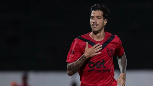 Fabricio Dominguez jogador do Sport comemora seu gol durante partida contra o Santa Cruz no estadio Arruda pelo campeonato Pernambucano 2025. Foto: Rafael Vieira/AGIF