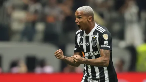 Deyverson se aproxima do Fortaleza. Foto: Gilson Lobo/AGIF