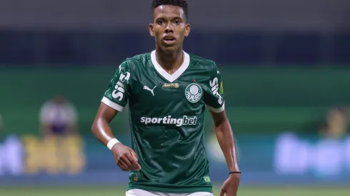 Estevão jogador do Palmeiras