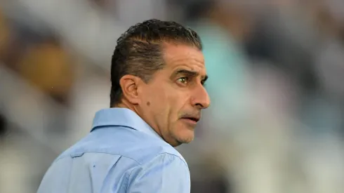 Renato Paiva surpreende no Botafogo.