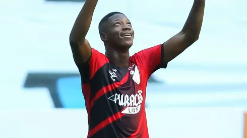 Matheus Babi durante confronto contra o Grêmio no Brasileirão 2021.