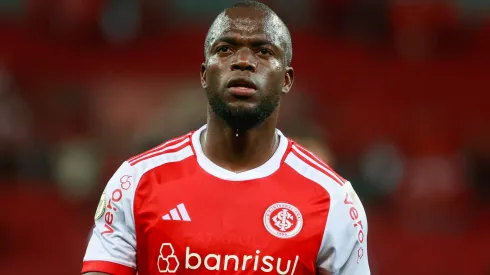 Enner Valencia durante confronto contra o Flamengo no Brasileirão 2024.