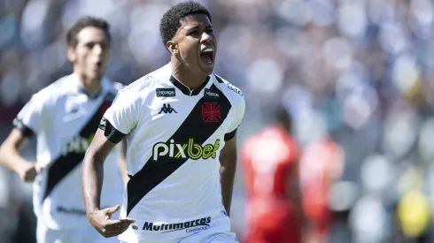 Andrey Santos jogador do Vasco comemora seu gol durante partida contra o Tombense no estadio Sao Januario pelo campeonato Brasileiro B 2022.