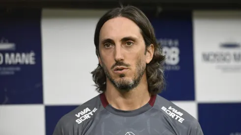 Luis Zubeldia tecnico do Sao Paulo durante partida contra o Velo Clube no estadio Mane Garrincha pelo campeonato Paulista 2025. Foto: Mateus Bonomi/AGIF