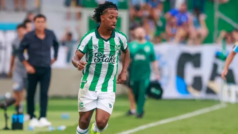 RS – CAXIAS DO SUL – 01/03/2025 – GAUCHO 2025, JUVENTUDE X GREMIO – Enio jogador do Juventude durante partida contra o Gremio no estadio Alfredo Jaconi pelo campeonato Gaucho 2025. Foto: Luiz Erbes/AGIF