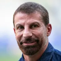 Presidente do Vasco, Pedrinho tenta acordo com Internacional por dívida milionária