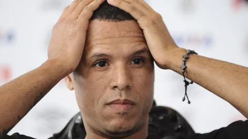 Luis Fabiano durante apresentação no Vasco em 2017.