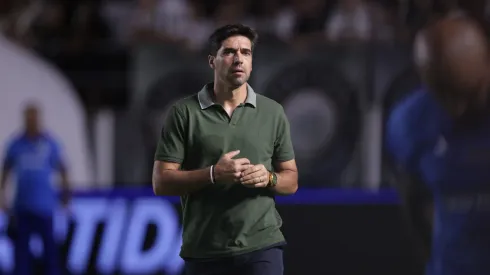 Abel Ferreira técnico do Palmeiras durante partida contra o Santos no estádio Vila Belmiro pelo campeonato Paulista 2025. Foto: Ettore Chiereguini/AGIF