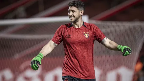 Caique Franca goleiro do Sport durante partida contra o Vila Nova-GO no estadio Onesio Brasileiro Alvarenga pelo campeonato Brasileiro B 2024.