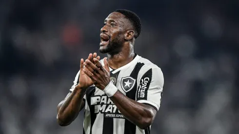 Bastos tem problema confirmado no Botafogo.