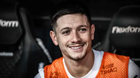 Rodrigo Garro jogador do Corinthians durante chegada da equipe para partida contra o Mirassol no estadio Arena Corinthians pelo campeonato Paulista 2025. Foto: Leonardo Lima/AGIF