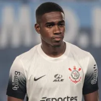 Em Palmeiras x Corinthians, Félix Torres é barrado por Ramón Díaz da equipe titular