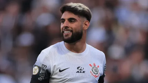 Yuri Alberto durante confronto contra o São Paulo no Campeonato Brasileiro de 2024.