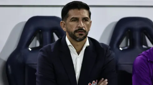 Emiliano Díaz durante confronto contra o Palmeiras no Brasileirão 2025.