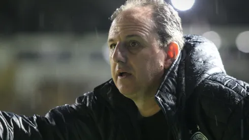 Rogério Ceni durante confronto contra o Criciúma na Copa do Brasil 2024.