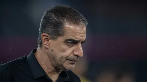 Renato Paiva técnico do Botafogo durante partida contra o São Paulo no estádio Engenhão pelo campeonato Brasileiro A 2025. Foto: Thiago Ribeiro/AGIF