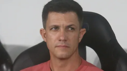 PR – CURITIBA – 12/02/2025 – PARANAENSE 2025, ATHLETICO-PR X FC CASCAVEL – Mauricio Barbieri tecnico do Athletico-PR durante partida contra o FC Cascavel no estadio Arena da Baixada pelo campeonato Paranaense 2025. Foto: Gabriel Machado/AGIF