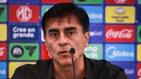 Gustavo Quinteros durante confronto contra o Atlético GRAU na Sul-Americana de 2025.