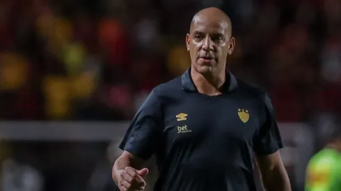 Pepa tecnico do Sport durante partida contra o Retro no estadio Ilha do Retiro pelo campeonato Pernambucano 2025. Foto: Rafael Vieira/AGIF