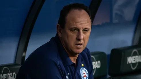 MG – BELO HORIZONTE – 17/04/2025 – BRASILEIRO A 2025, CRUZEIRO X BAHIA – Rogerio Ceni tecnico do Bahia durante partida contra o Cruzeiro no estadio Mineirao pelo campeonato Brasileiro A 2025. Foto: Fernando Moreno/AGIF
