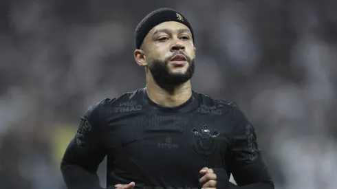Memphis Depay em partida pelo Corinthians. (Photo by Alexandre Schneider/Getty Images)