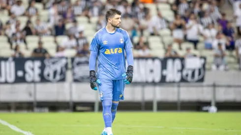 Tiago volpi goleiro do Gremio durante partida contra o Ceara no estadio Arena Castelao pelo campeonato Brasileiro A 2025. Foto: Baggio Rodrigues/AGIF