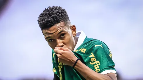 Estevao jogador do Palmeiras comemora seu gol durante partida contra o Fortaleza no estadio Arena Allianz Parque pelo campeonato Brasileiro A 2024.