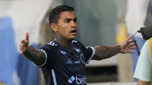 MG – BELO HORIZONTE – 02/02/2025 – MINEIRO 2025, CRUZEIRO X UBERLANDIA – Dudu jogador do Cruzeiro comemora seu gol durante partida contra o Uberlandia no estadio Mineirao pelo campeonato Mineiro 2025. Foto: Gilson Lobo/AGIF