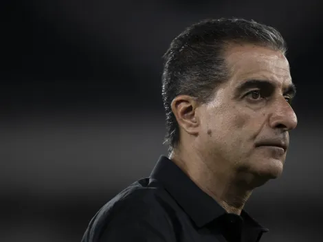 Renato Paiva é avisado que dois atletas do Botafogo viram baixas por lesão