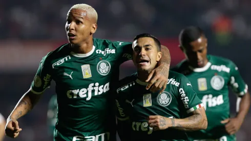 Deyverson e Dudu comemorando gol pelo Palmeiras. Foto: Marcello Zambrana/AGIF